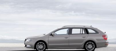 Skoda Superb Combi (2009) - picture 23 of 32