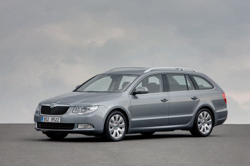 Skoda Superb Combi (2009) - picture 17 of 32