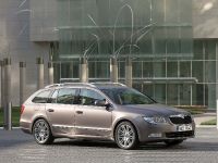 Skoda Superb Combi (2009) - picture 1 of 32
