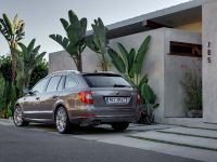 Skoda Superb Combi (2009) - picture 3 of 32