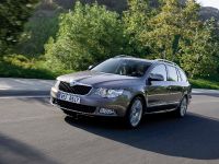 Skoda Superb Combi (2009) - picture 5 of 32