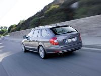 Skoda Superb Combi (2009) - picture 6 of 32