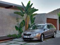 Skoda Superb Combi (2009) - picture 11 of 32