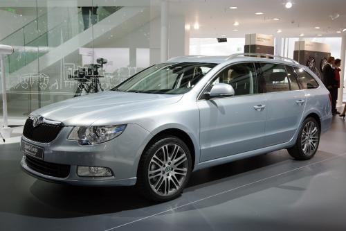 Skoda Superb Estate Frankfurt (2011) - picture 1 of 4