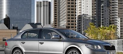 Skoda Superb (2009) - picture 4 of 5