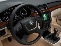 Skoda Superb (2009) - picture 5 of 5