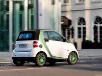 smart fortwo electric drive (2009) - picture 18 of 29