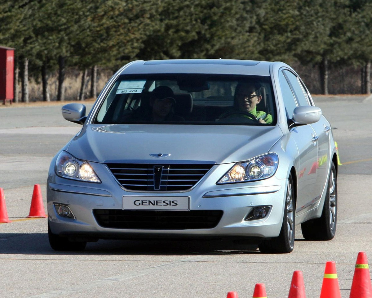 Hyundai Genesis Sedan