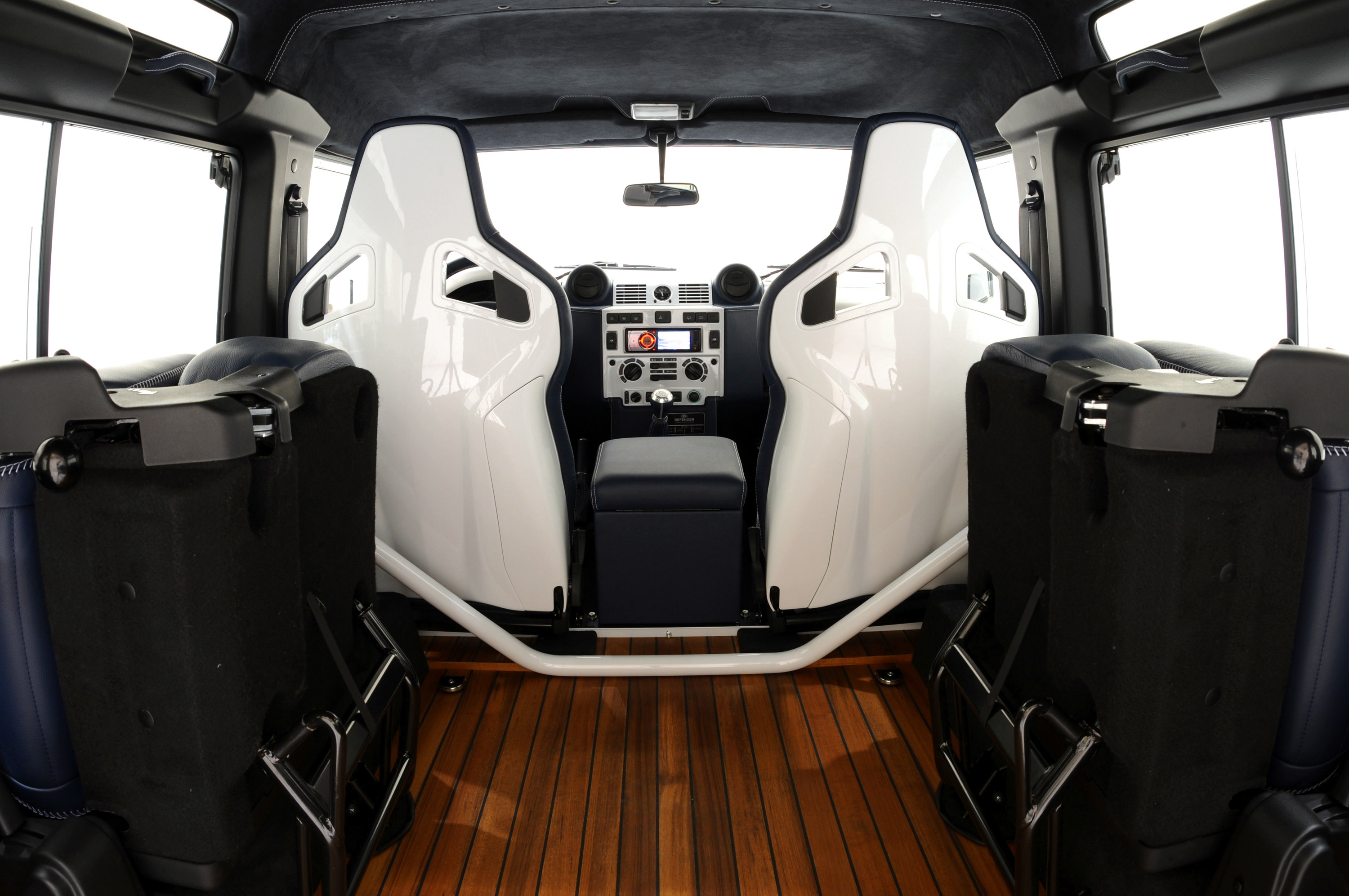 STARTECH Land Rover Defender 90 Yachting Edition