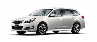 Subaru Legacy Touring Wagon (2010) - picture 4 of 6