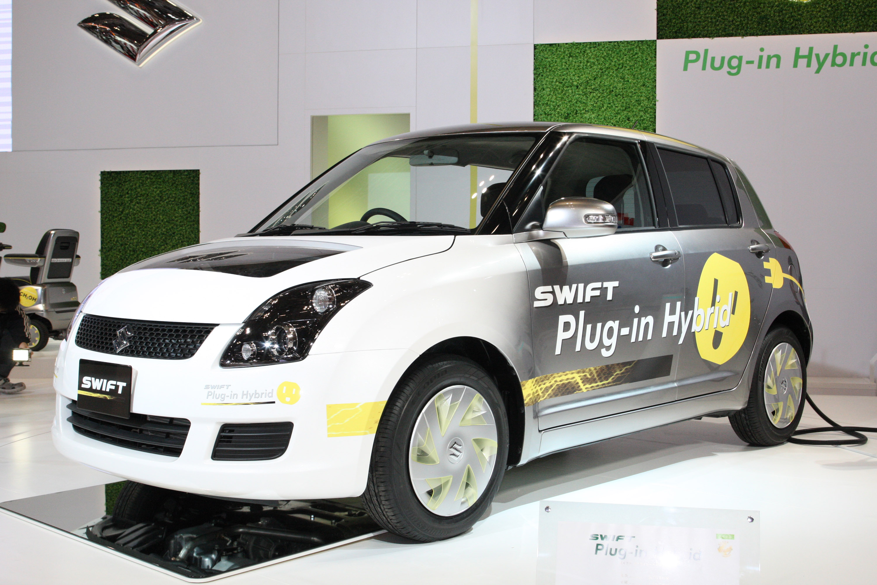 Suzuki SWIFT Plug-in Hybrid Tokyo
