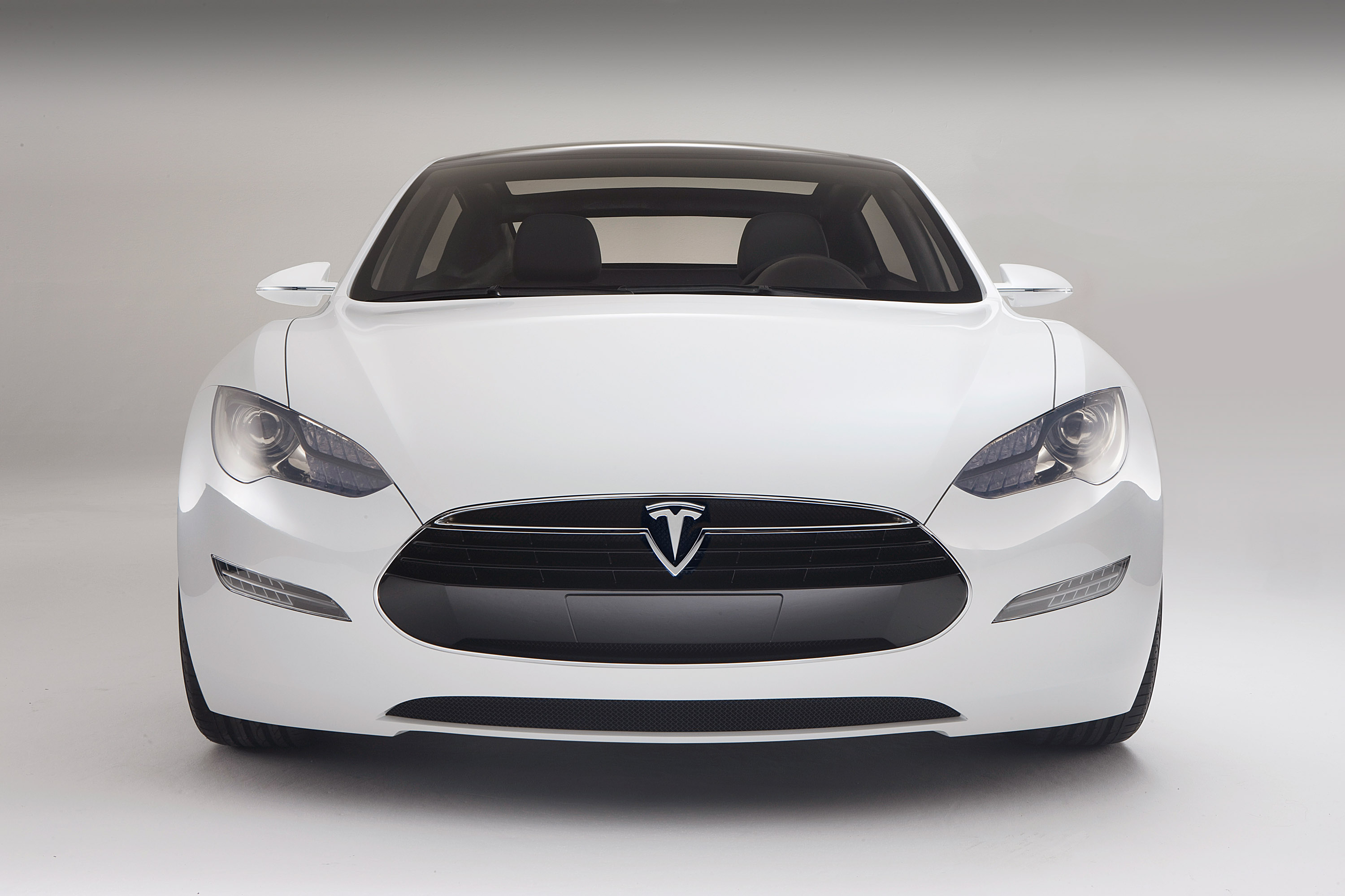 Преимущества белого автомобиля. Электромобиль Тесла. Электромобиль Tesla model s. Электрокары Тесла. Tesla седан model s.