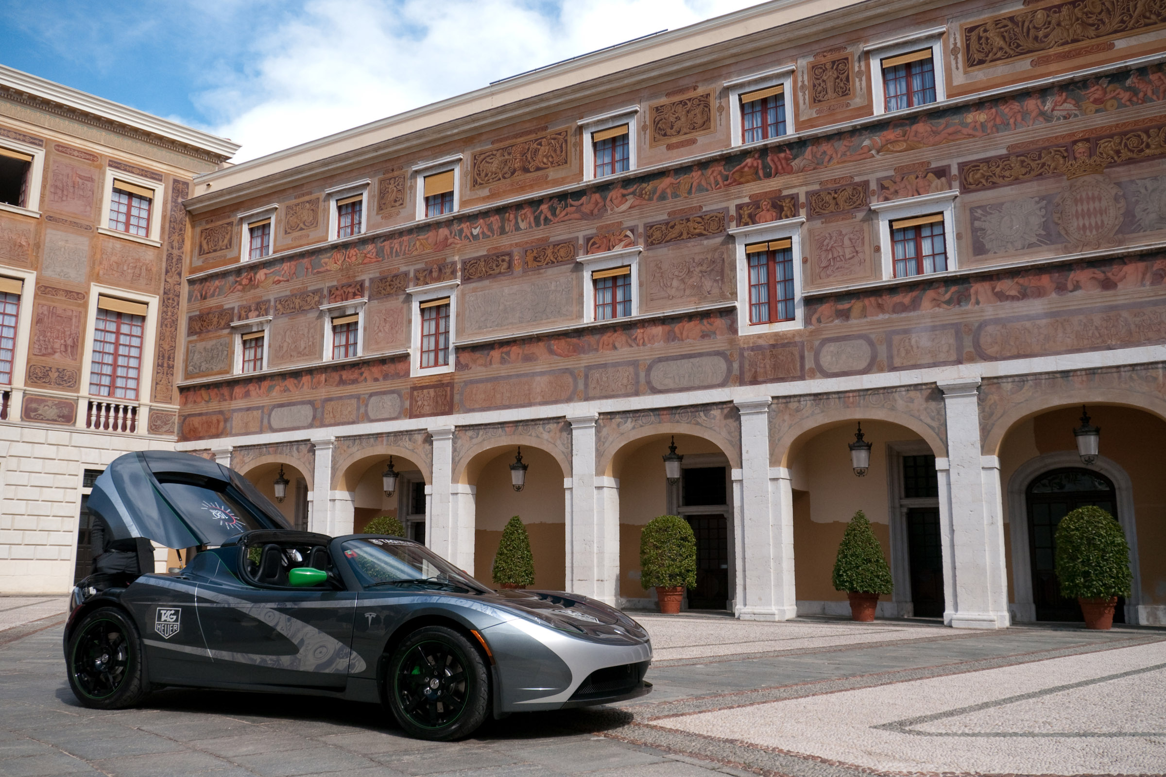 Tesla Roadster TAG Heuer - Odyssey of Pioneers world tour