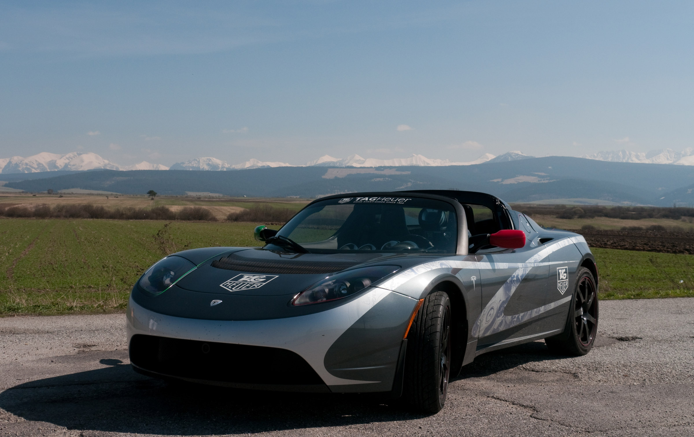 Tesla Roadster TAG Heuer - Odyssey of Pioneers world tour