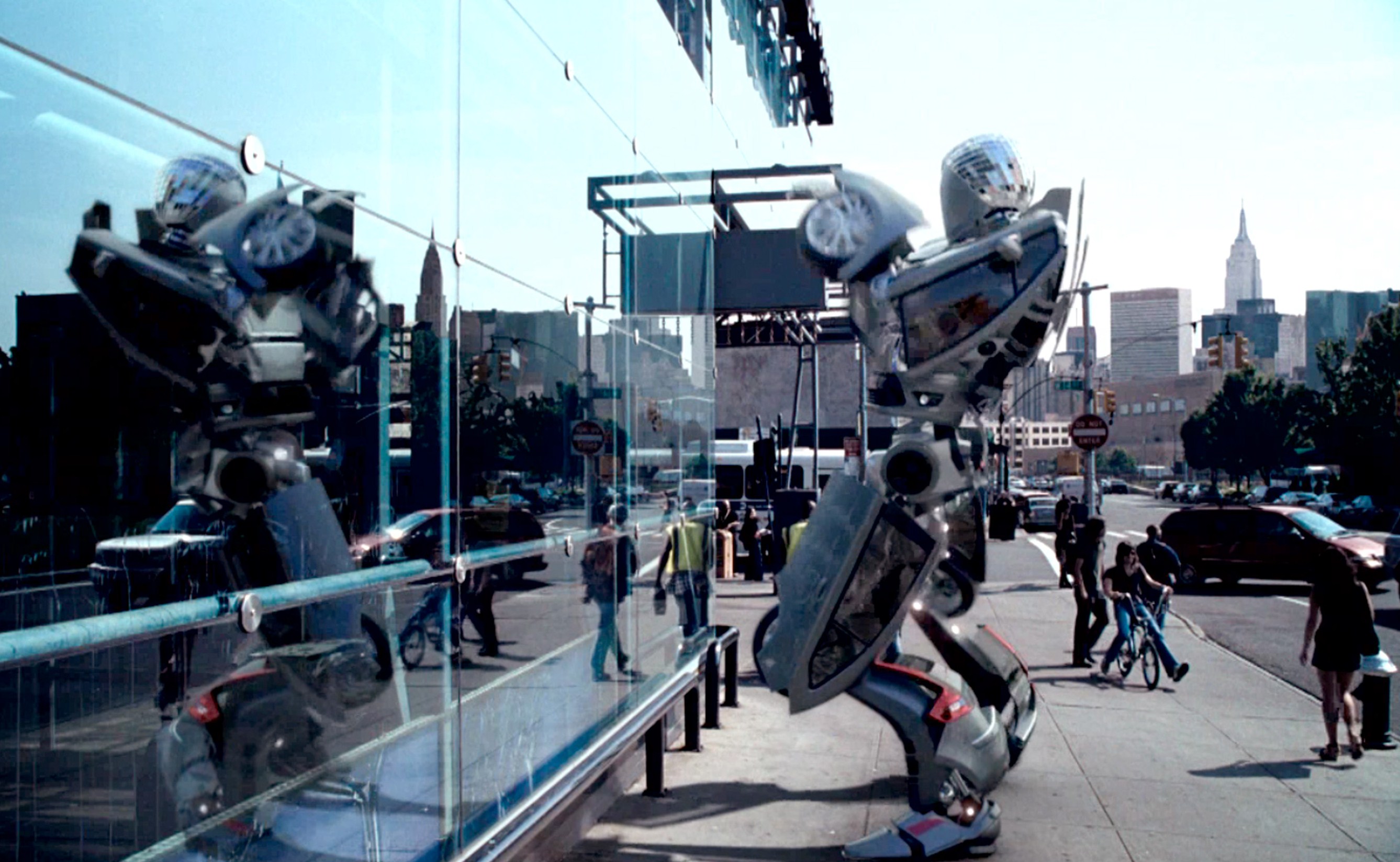 Роботы ходить игры. Citroen Robot. Робот Ситроен с3. Робот идет. Робот 2008.
