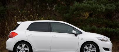 Toyota Auris SR180 (2008) - picture 4 of 4