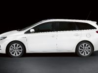 Toyota Auris Touring Sports (2012) - picture 2 of 6