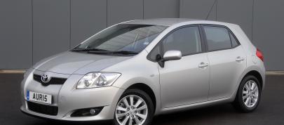 Toyota Auris (2008) - picture 31 of 33