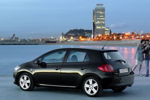 Toyota Auris (2008) - picture 8 of 33