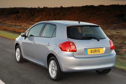 Toyota Auris (2008) - picture 25 of 33