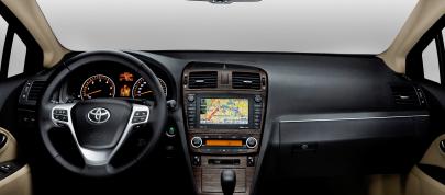 Toyota Avensis, Urban Cruiser and iQ (2009) - picture 4 of 10