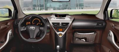 Toyota Avensis, Urban Cruiser and iQ (2009) - picture 7 of 10