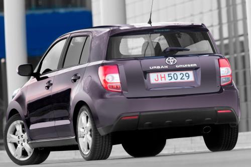 Toyota Avensis, Urban Cruiser and iQ (2009) - picture 8 of 10