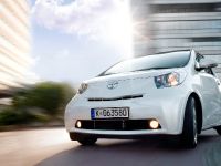 Toyota Avensis, Urban Cruiser and iQ (2009) - picture 5 of 10