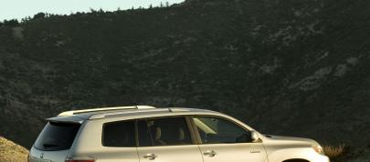 Toyota Highlander (2009) - picture 12 of 22
