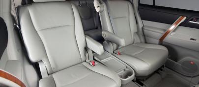 Toyota Highlander (2009) - picture 20 of 22