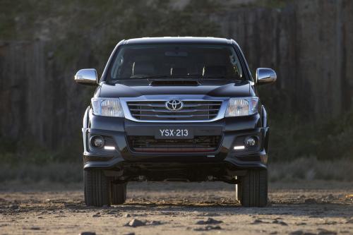 Toyota HiLux Black Edition (2014) - picture 1 of 6