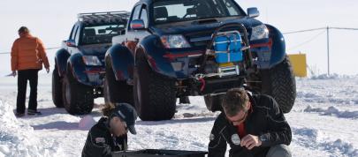 Toyota Hilux Claims Second Pole Position (2009) - picture 4 of 17