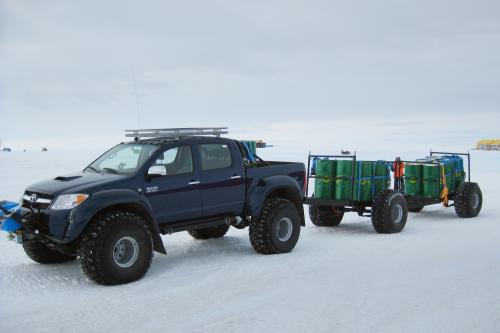Toyota Hilux Claims Second Pole Position (2009) - picture 16 of 17