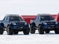 Toyota Hilux Claims Second Pole Position (2009) - picture 2 of 17