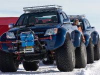 Toyota Hilux Claims Second Pole Position (2009) - picture 3 of 17