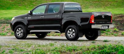 Toyota Hilux Invincible 200 (2009) - picture 4 of 8