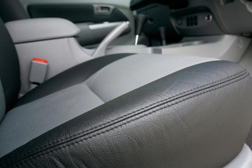 Toyota Hilux Invincible 200 (2009) - picture 8 of 8