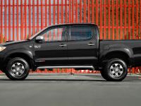 Toyota Hilux Invincible 200 (2009) - picture 2 of 8