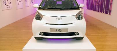 Toyota iQ exhibition at the Royal College of Art (2008) - picture 4 of 9