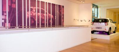 Toyota iQ exhibition at the Royal College of Art (2008) - picture 7 of 9