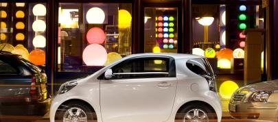 Toyota iQ (2009) - picture 4 of 11
