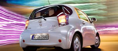 Toyota iQ (2009) - picture 7 of 11