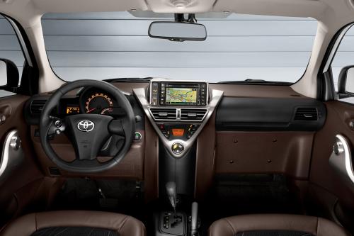 Toyota iQ (2009) - picture 9 of 11