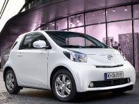 Toyota iQ (2009) - picture 1 of 11