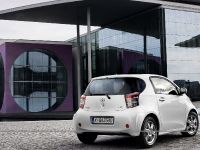 Toyota iQ (2009) - picture 3 of 11