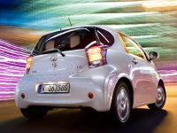 Toyota iQ (2009) - picture 7 of 11