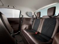 Toyota iQ (2009) - picture 10 of 11