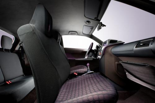 Toyota iQ - Slim Seat design (2008) - picture 1 of 4