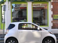 Toyota iQ-Smallest And Safest (2009) - picture 1 of 5