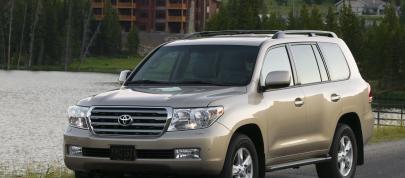 Toyota Land Cruiser (2009) - picture 7 of 28